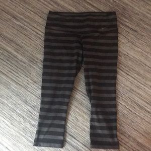 Nike Cropped Leggings Size M